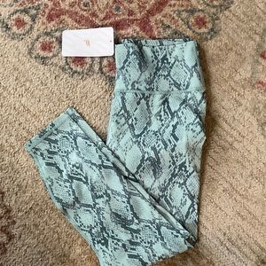 NWT out of stock print Fabletics Powerhold Leggings